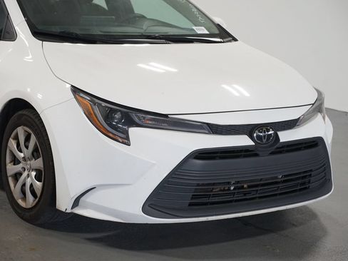 Used 2025 Toyota Corolla LE FWD image 4