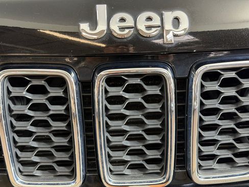 Used 2017 Jeep Grand Cherokee Limited RWD image 20