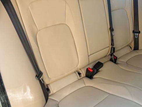 Used 2016 Jaguar XF Premium image 42