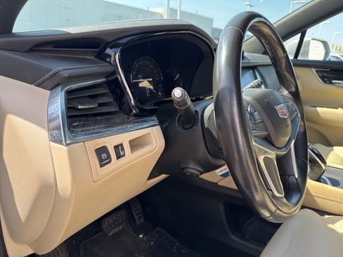 Used 2018 Cadillac XT5 FWD image 13