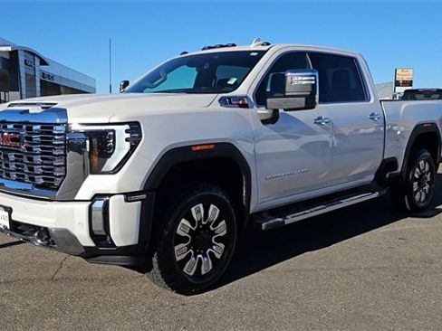 Used 2025 GMC Sierra 2500 Denali image 4