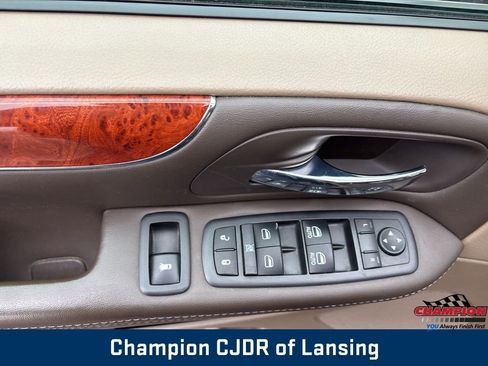 Used 2016 Chrysler Town & Country Touring image 20