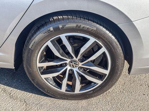 Used 2025 Volkswagen Jetta SE FWD image 13