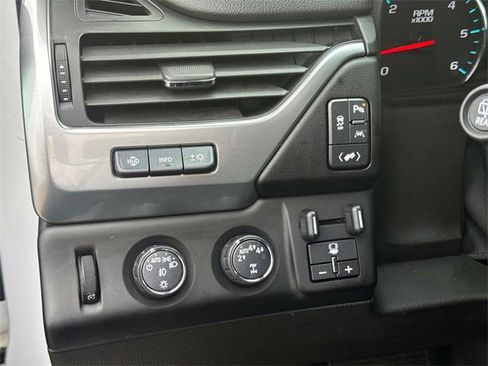 Used 2019 Chevrolet Suburban Premier image 37