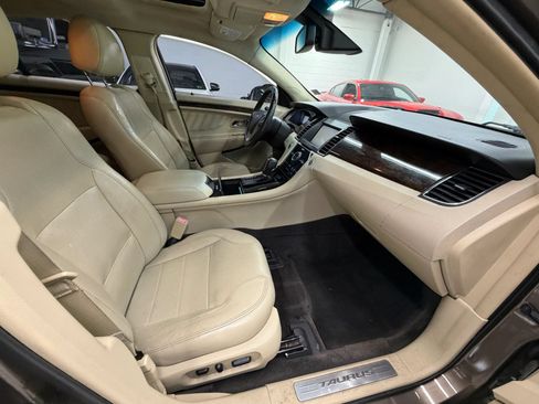 Used 2015 Ford Taurus Limited w/ Equipment Group 301A FWD image 21