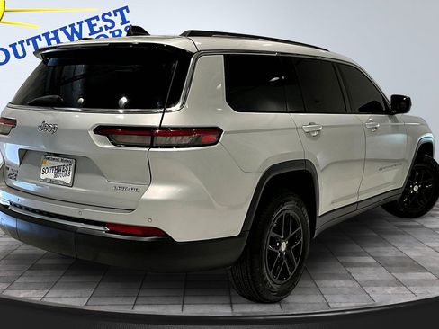 Used 2022 Jeep Grand Cherokee L Laredo w/ Luxury Tech Group I AWD/4WD image 6