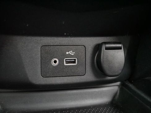 Used 2020 Nissan Rogue SV image 37