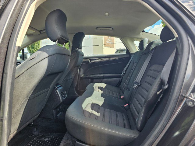 Used 2018 Ford Fusion SE w/ Fusion SE Technology Package FWD image 19