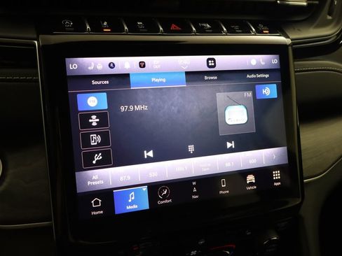 Used 2023 Jeep Grand Cherokee Limited w/ Black Appearance Package RWD image 32