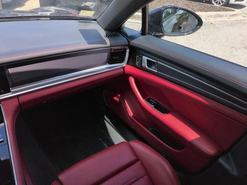 Used 2022 Porsche Panamera 4 Platinum Edition AWD/4WD image 17