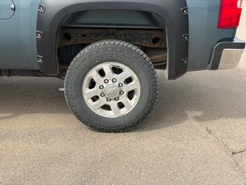 Used 2014 Chevrolet Silverado 2500 LT w/ Interior Plus Package image 11