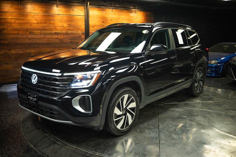 Used 2025 Volkswagen Atlas SE AWD/4WD image 2