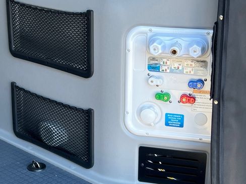 Used 2022 Mercedes-Benz Sprinter 2500 image 46