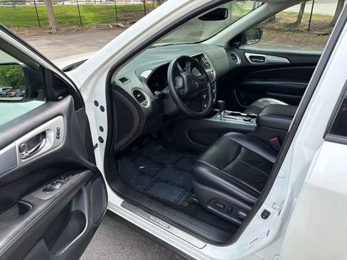 Used 2018 Nissan Pathfinder SL w/ Midnight Edition Package AWD/4WD image 16
