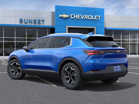 New 2026 Chevrolet Equinox EV LT image 3