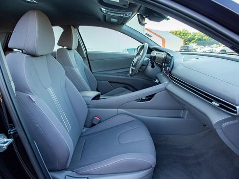 Used 2022 Hyundai Elantra SEL w/ Convenience Package FWD image 17