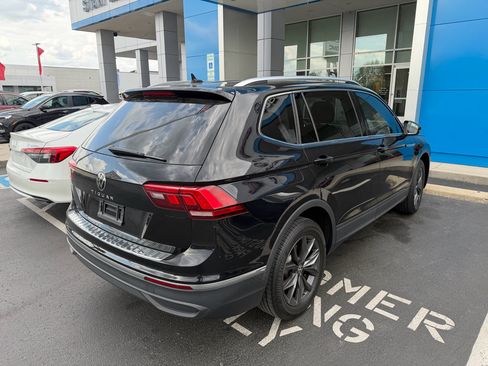 Used 2023 Volkswagen Tiguan SE image 7