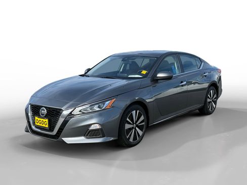 Used 2021 Nissan Altima 2.5 SV image 1
