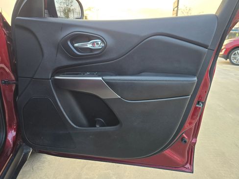 Used 2019 Jeep Cherokee Latitude Plus image 28