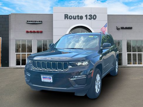 Used 2023 Jeep Grand Cherokee Limited AWD/4WD image 2