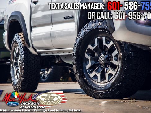 Used 2022 Toyota Tacoma TRD Off-Road image 2