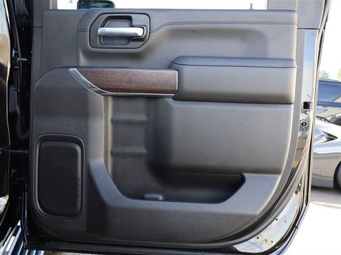 Used 2023 GMC Sierra 3500 Denali w/ Denali Black Diamond Edition image 28