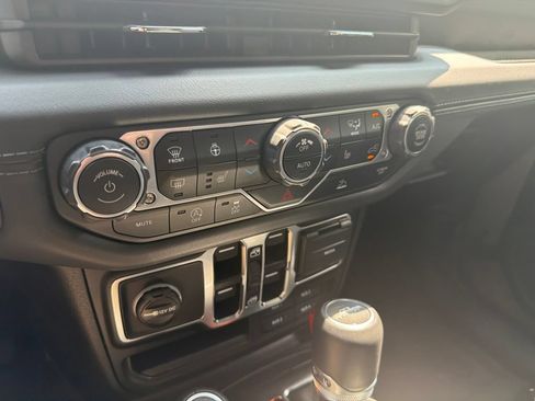 Used 2025 Jeep Gladiator Sport AWD/4WD image 33