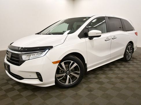 Used 2024 Honda Odyssey Touring image 2