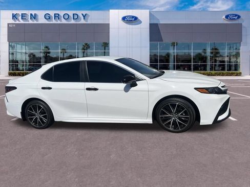 Used 2023 Toyota Camry SE FWD image 11