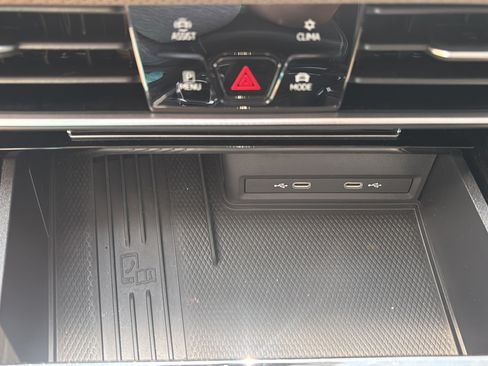 Used 2025 Volkswagen Atlas SEL AWD/4WD image 27
