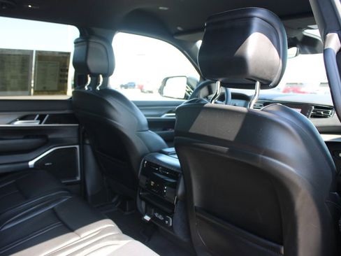 Used 2024 Jeep Wagoneer Series II w/ Flexible Seating Group RWD image 33