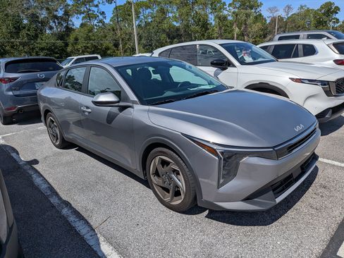 Used 2025 Kia K4 EX FWD image 2