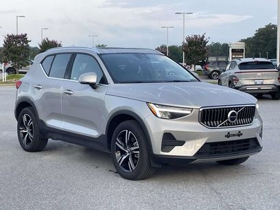Used 2025 Volvo XC40 B5 Core