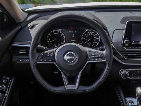 Used 2023 Nissan Altima 2.5 SV image 25