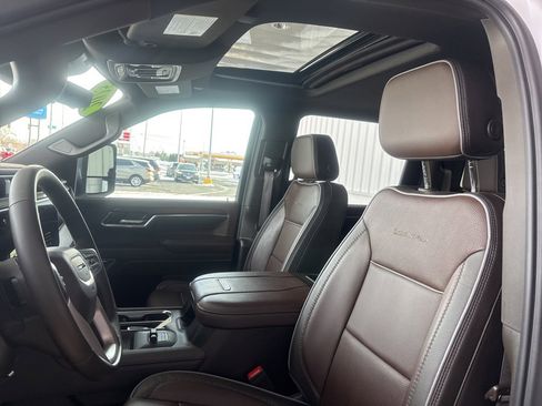 Used 2025 GMC Sierra 2500 Denali w/ Technology Package image 9