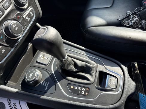 Used 2019 Jeep Cherokee Latitude Plus w/ Cold Weather Group image 25