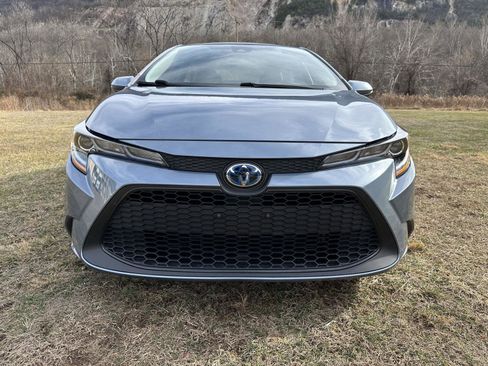 Used 2022 Toyota Corolla LE image 2