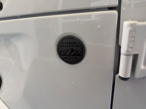 Used 2023 Jeep Wrangler Sahara image 9