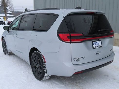 New 2026 Chrysler Pacifica Select image 8