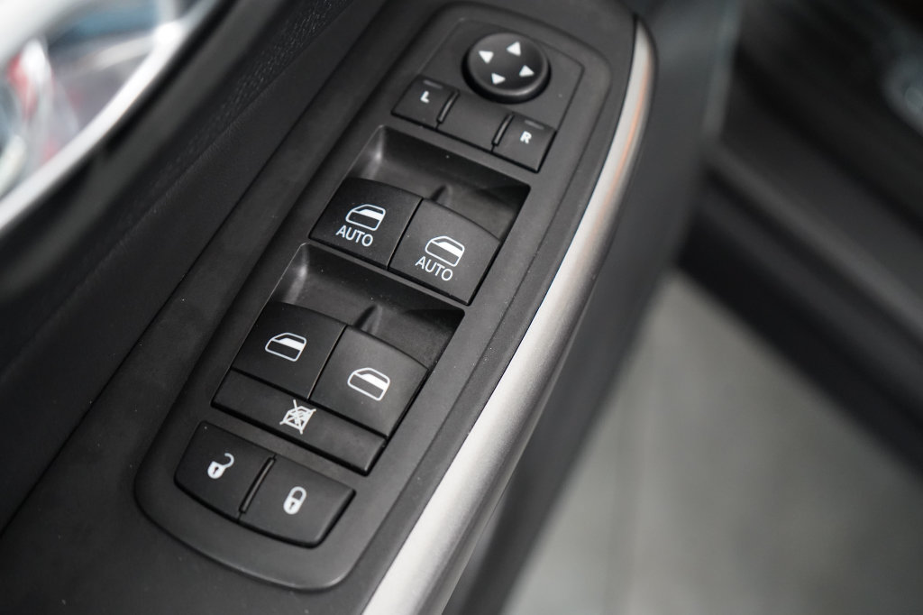 Certified 2021 Jeep Cherokee Limited w/ Elite Package AWD/4WD image 19