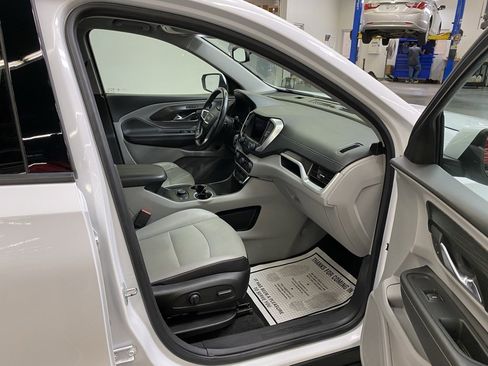 Used 2022 GMC Terrain SLT image 19