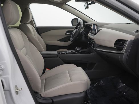 Used 2024 Nissan Rogue SV image 13