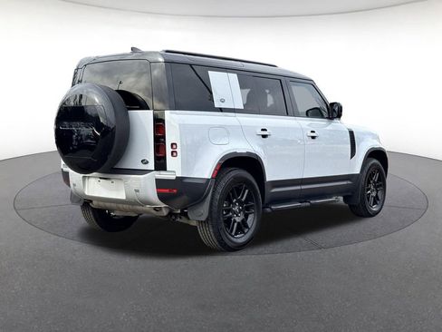 Used 2023 Land Rover Defender 110 S image 5