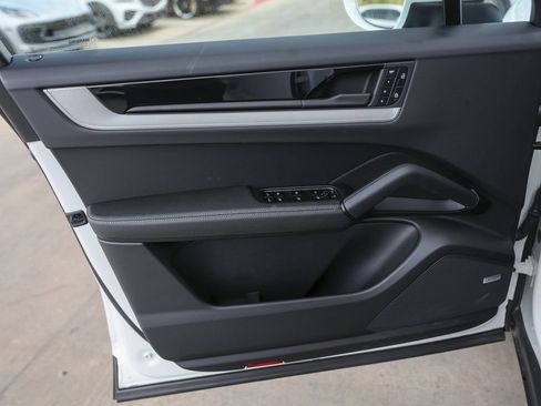 New 2025 Porsche Cayenne Coupe image 30