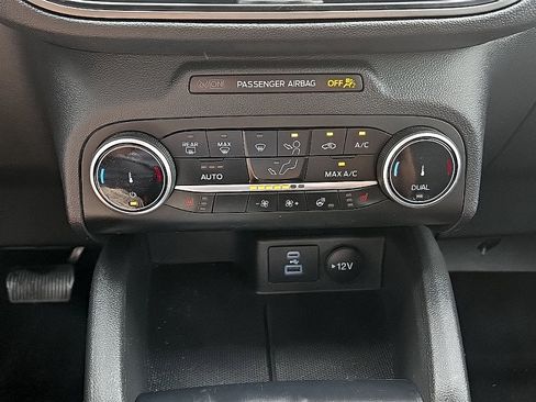 Certified 2023 Ford Escape Active AWD/4WD image 19