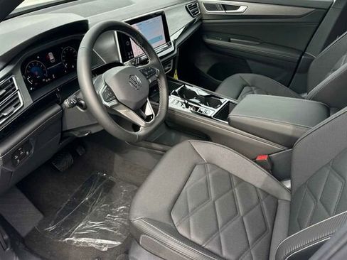 New 2024 Volkswagen Atlas Cross Sport SE FWD image 10