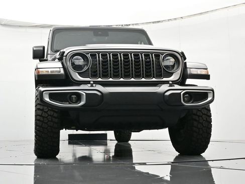 Certified 2025 Jeep Gladiator Sport image 43