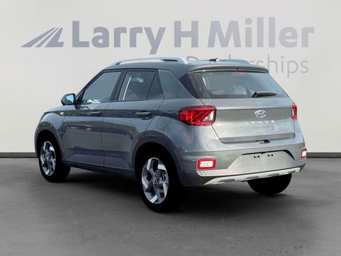 New 2026 Hyundai Venue SEL FWD image 5