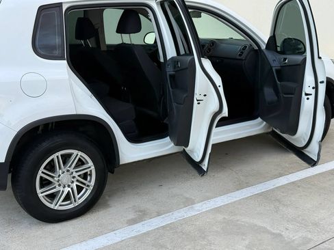 Used 2017 Volkswagen Tiguan Limited w/ Premium Package AWD/4WD image 19