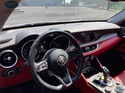 Used 2021 Alfa Romeo Stelvio Ti w/ Nero Edizione AWD/4WD image 8